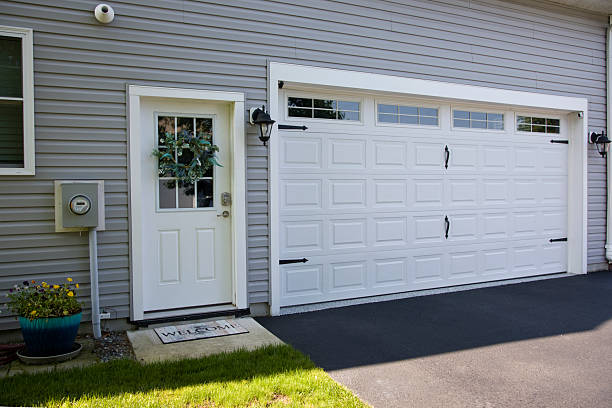 24/7 Emergency Garage Door Panel Replacement experts in Quincy, IL